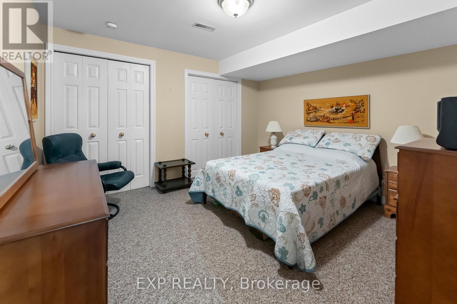 9 KINSMAN COURT S - 33