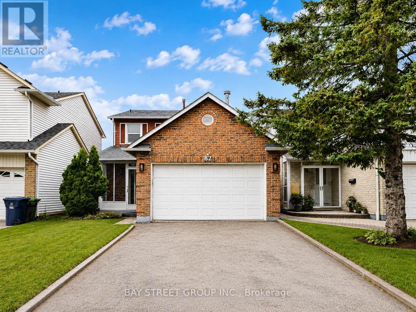 82 RADWELL CRESCENT - 1