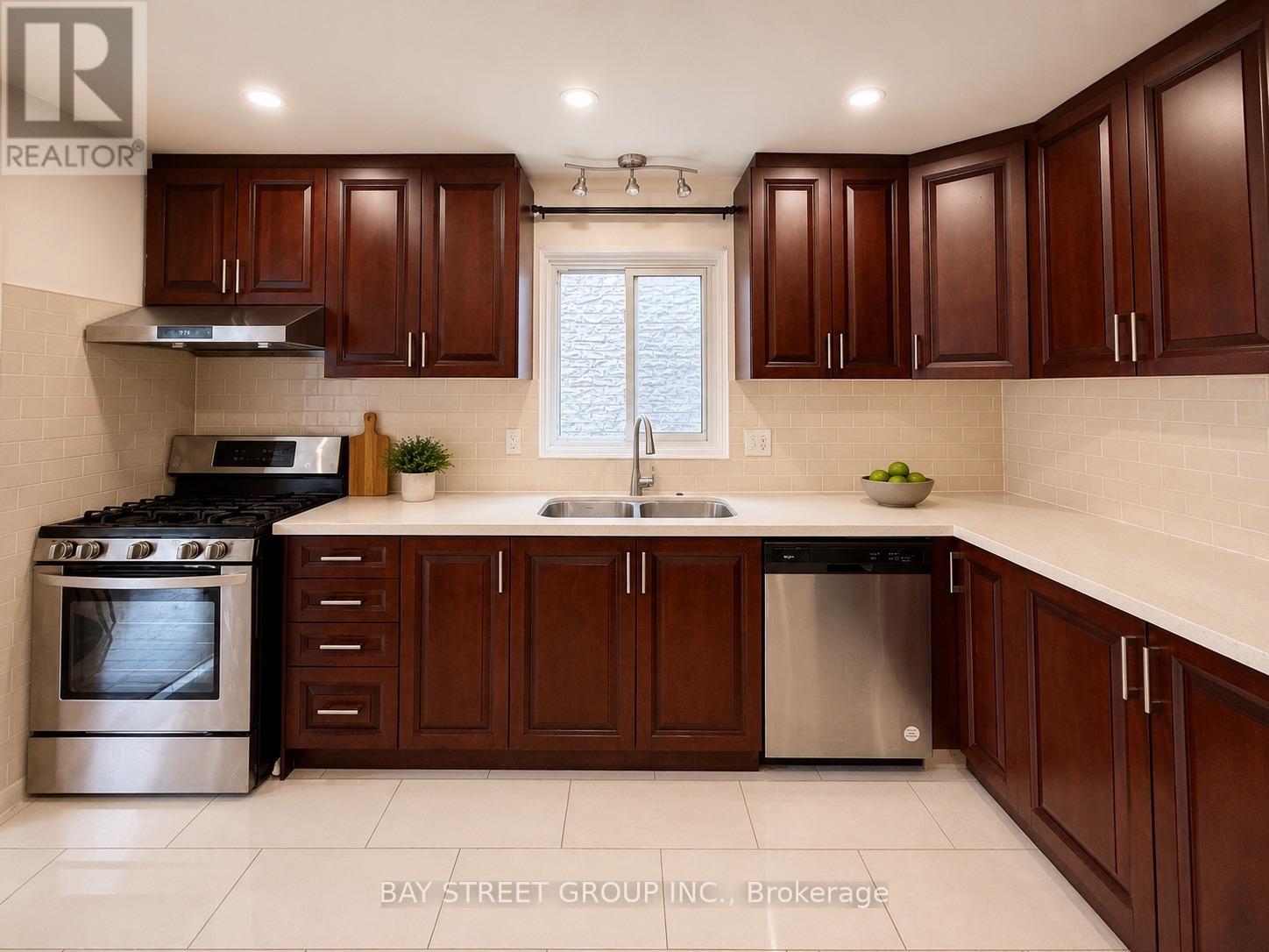 82 RADWELL CRESCENT - 10
