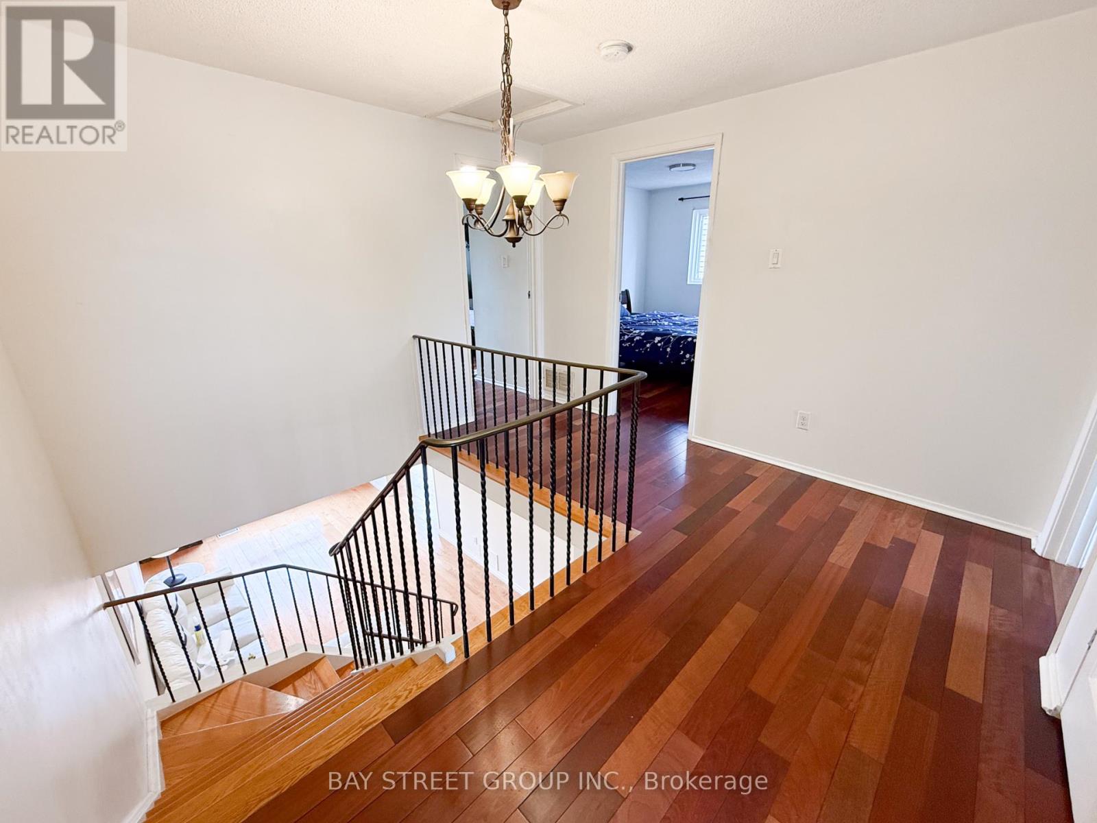 82 RADWELL CRESCENT - 13