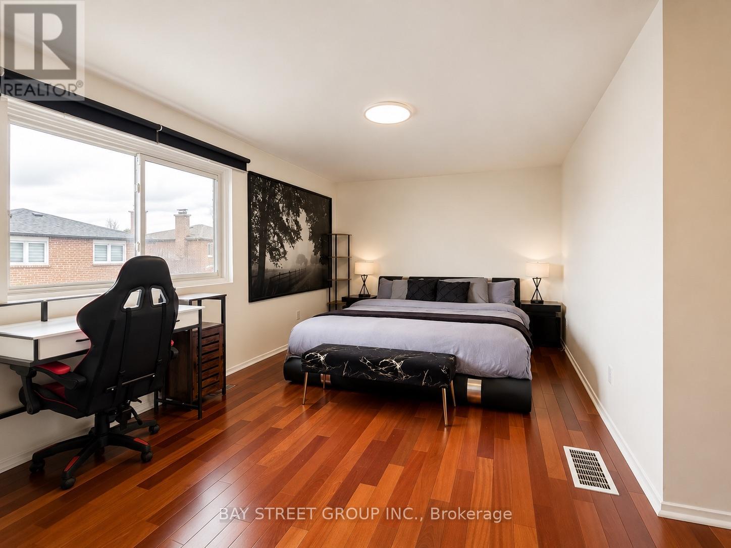 82 RADWELL CRESCENT - 14