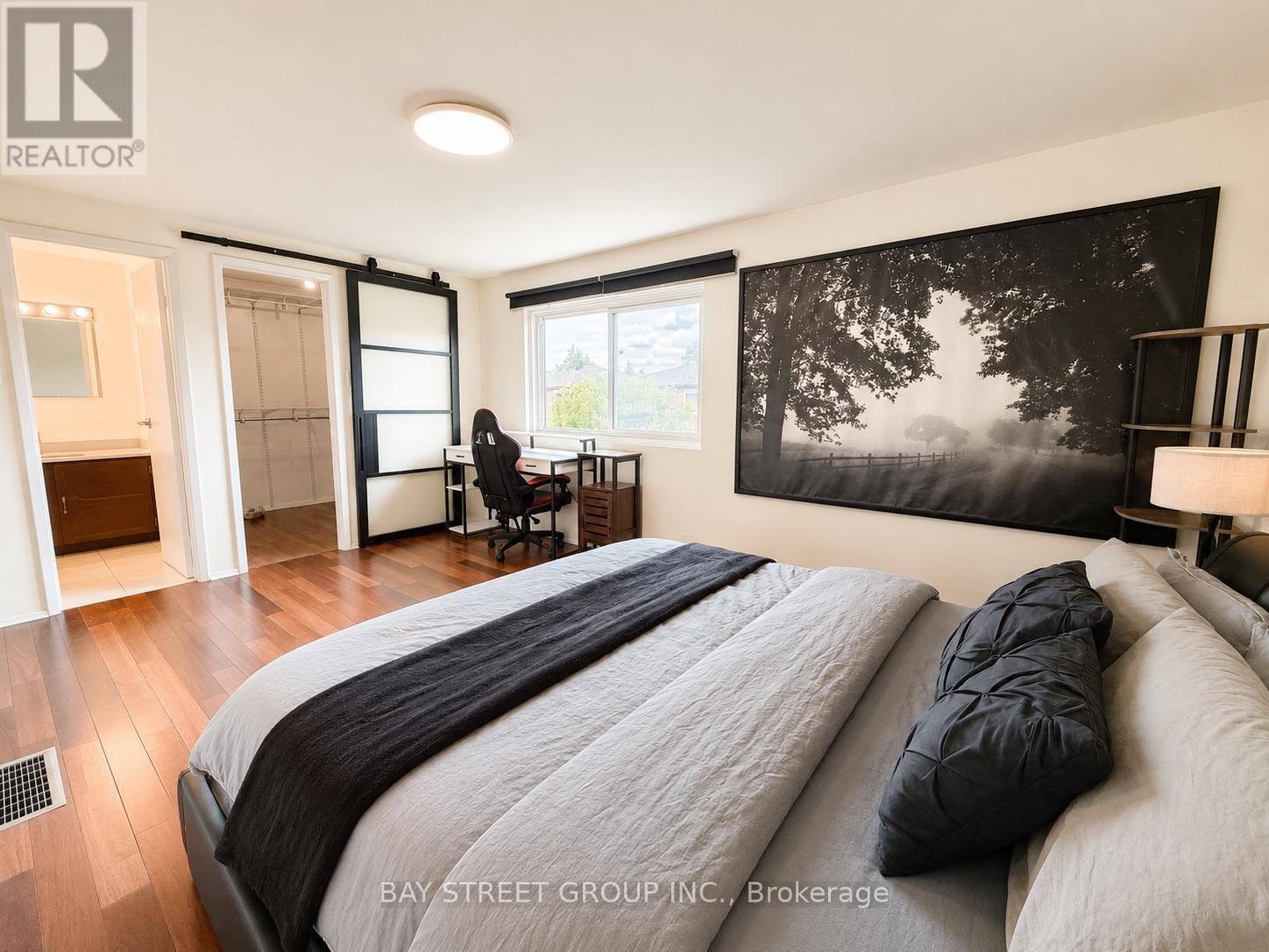 82 RADWELL CRESCENT - 16