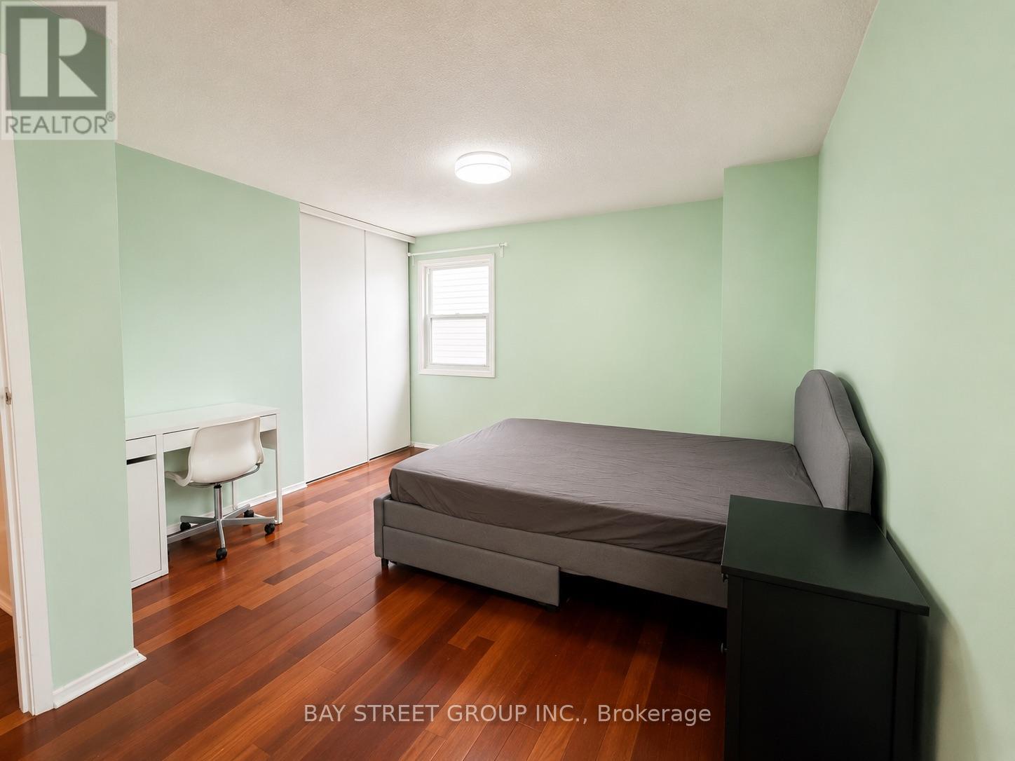 82 RADWELL CRESCENT - 20