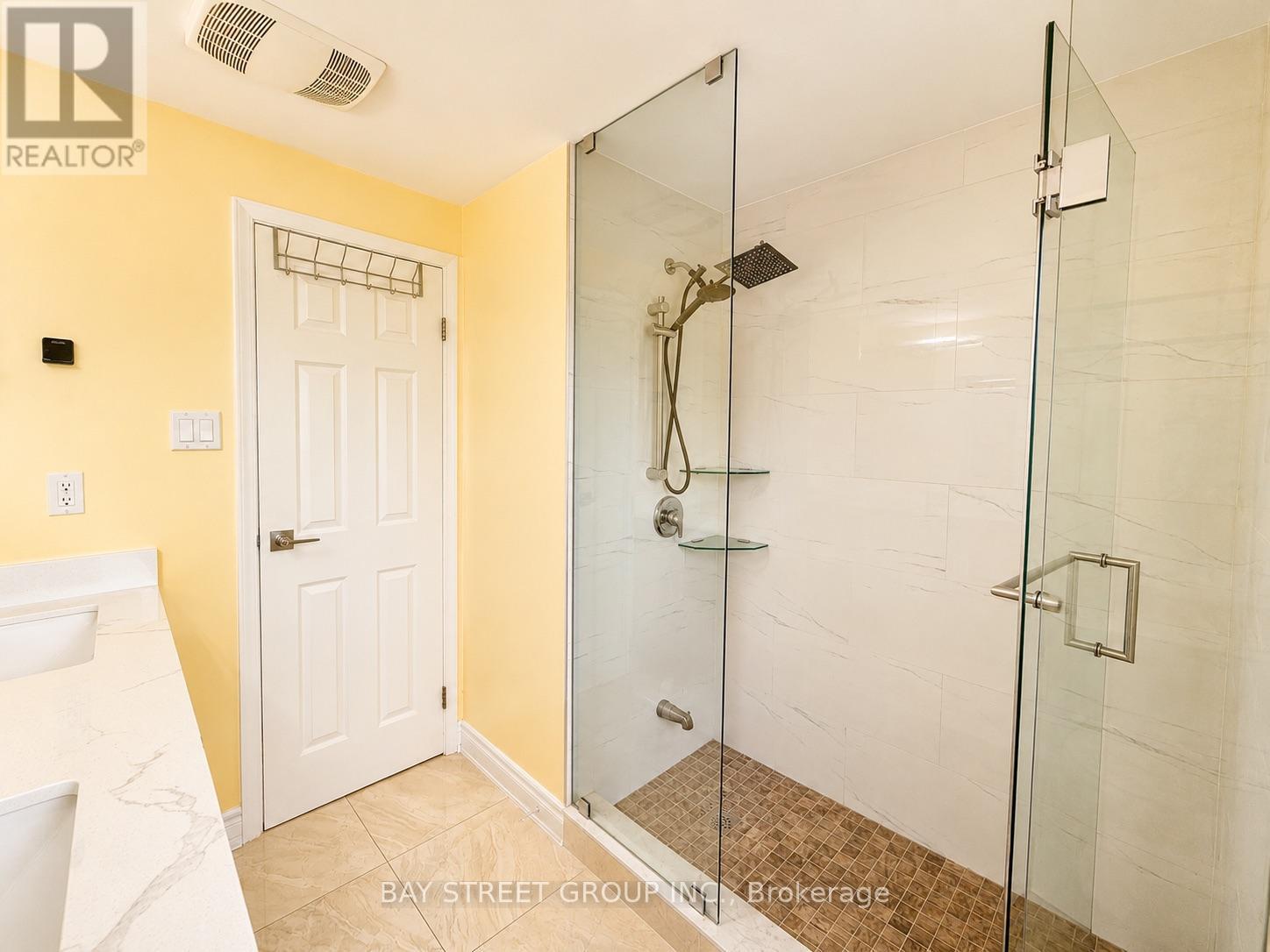82 RADWELL CRESCENT - 22