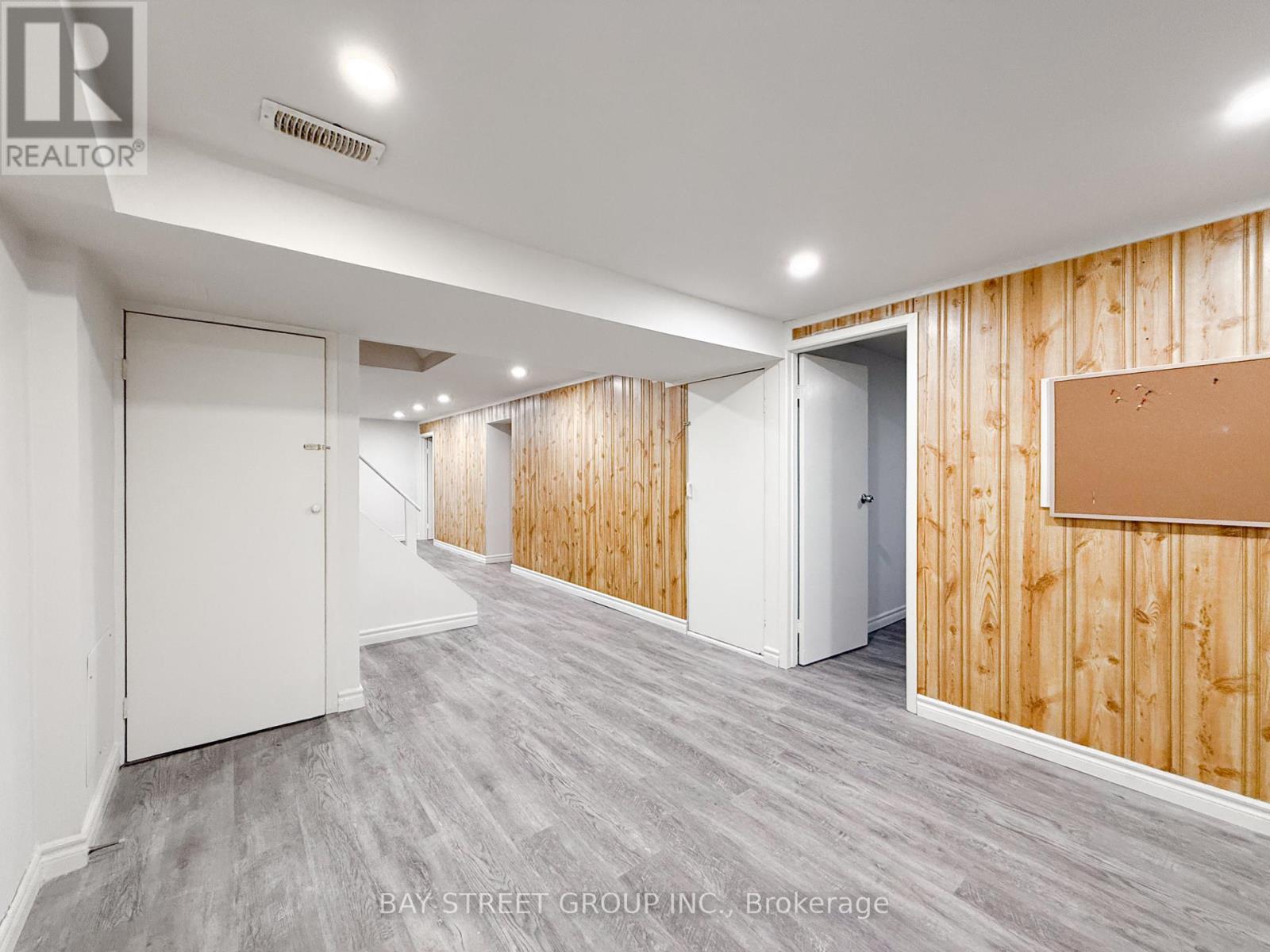 82 RADWELL CRESCENT - 23