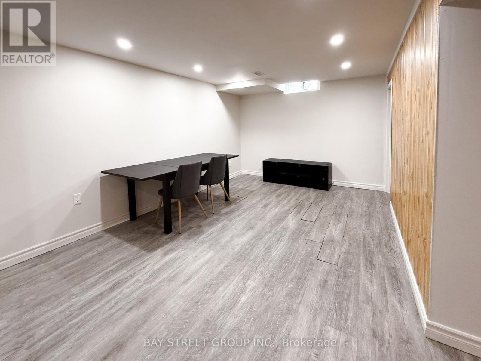 82 RADWELL CRESCENT - 24