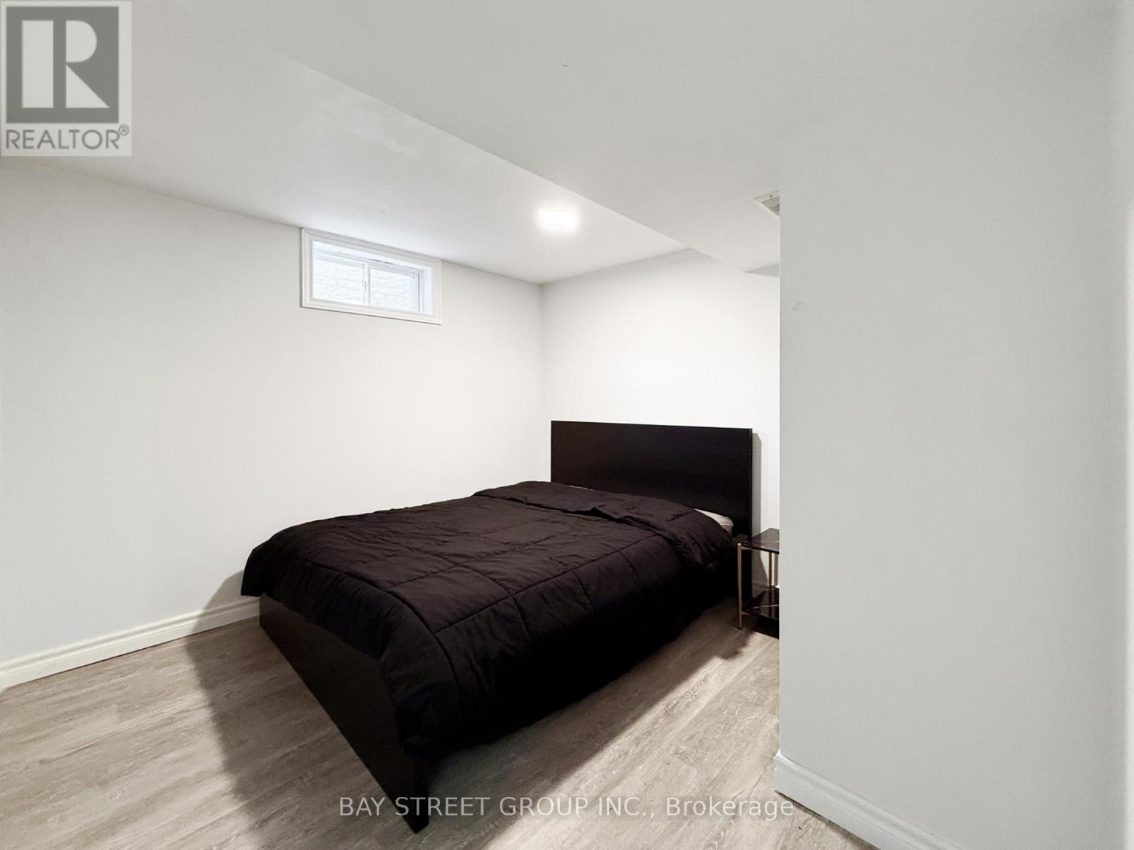 82 RADWELL CRESCENT - 26