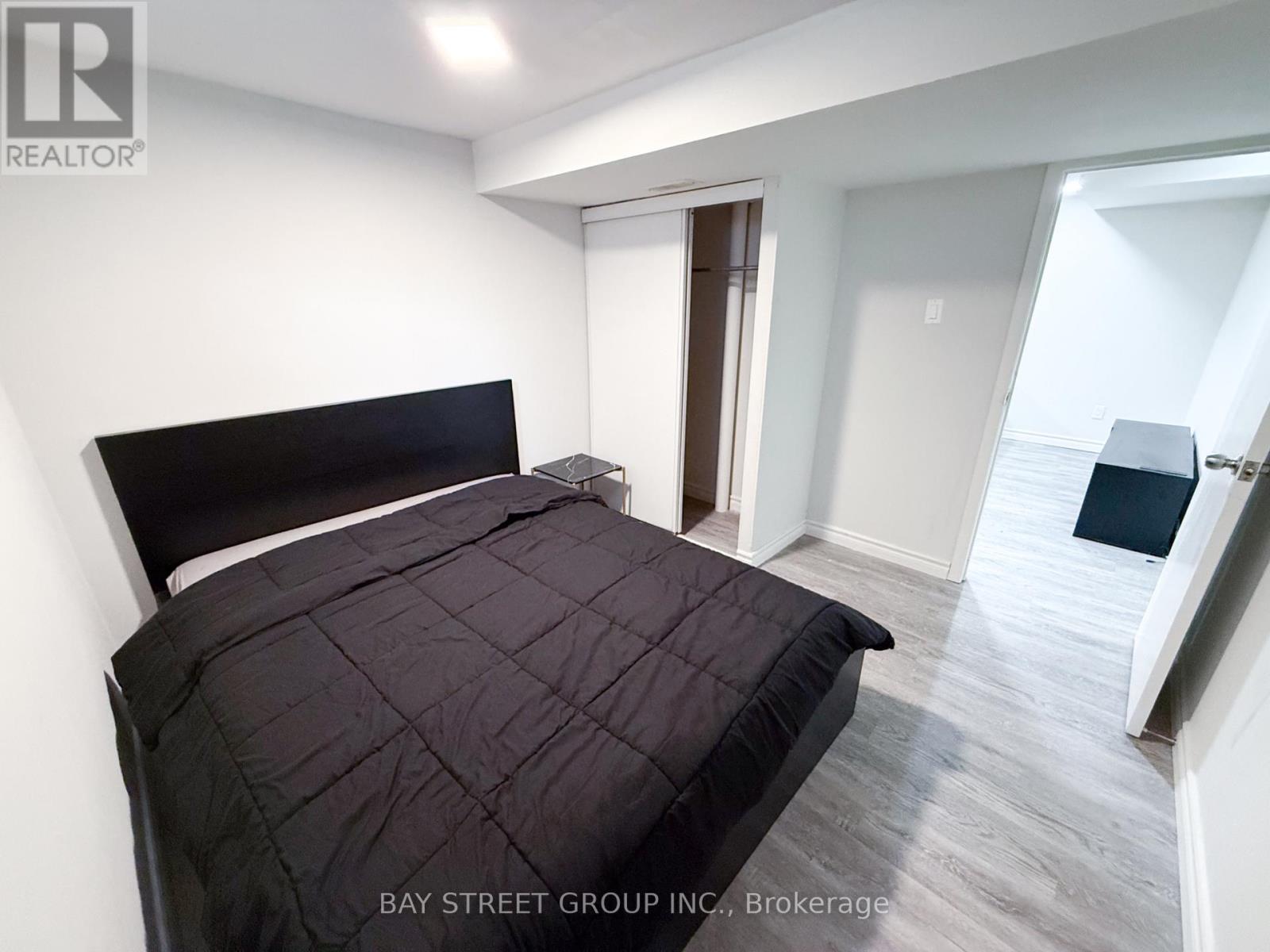 82 RADWELL CRESCENT - 27