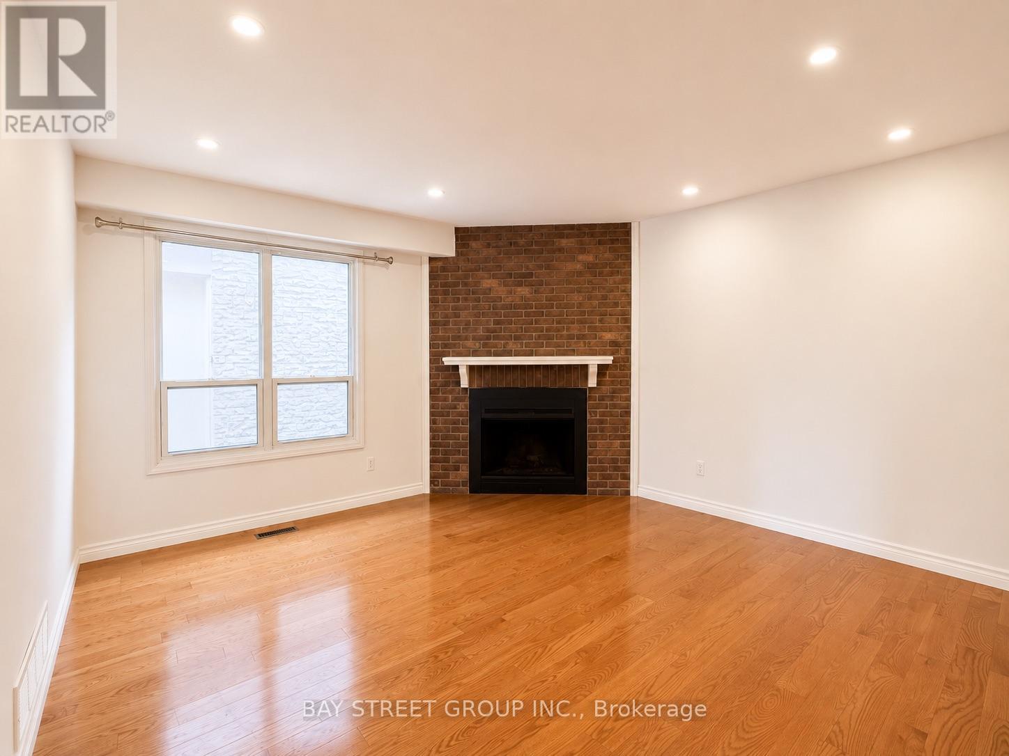 82 RADWELL CRESCENT - 4