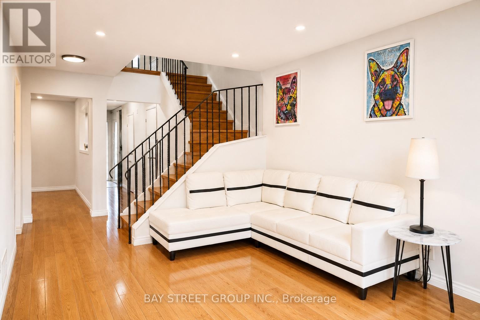 82 RADWELL CRESCENT - 6