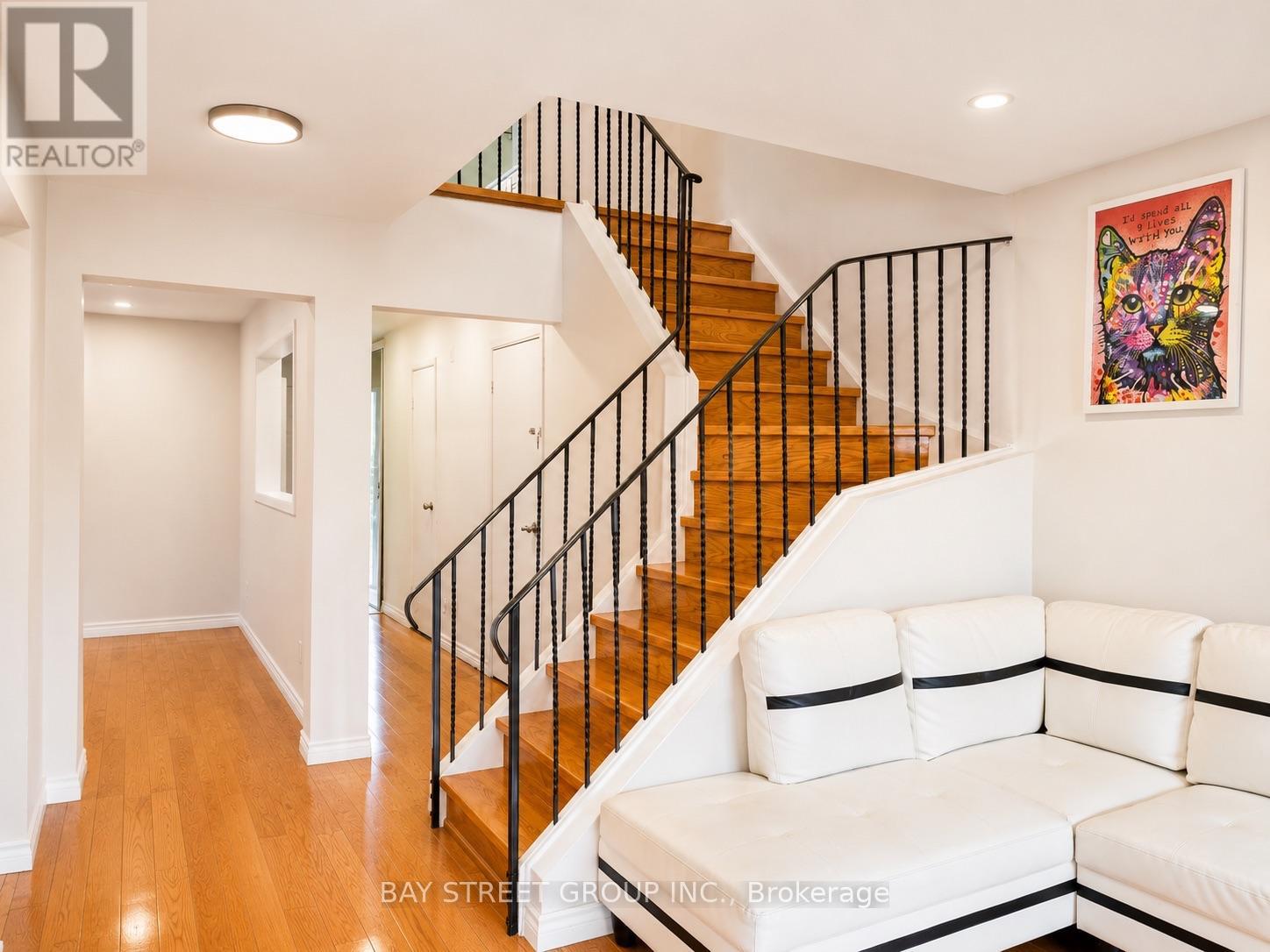 82 RADWELL CRESCENT - 7