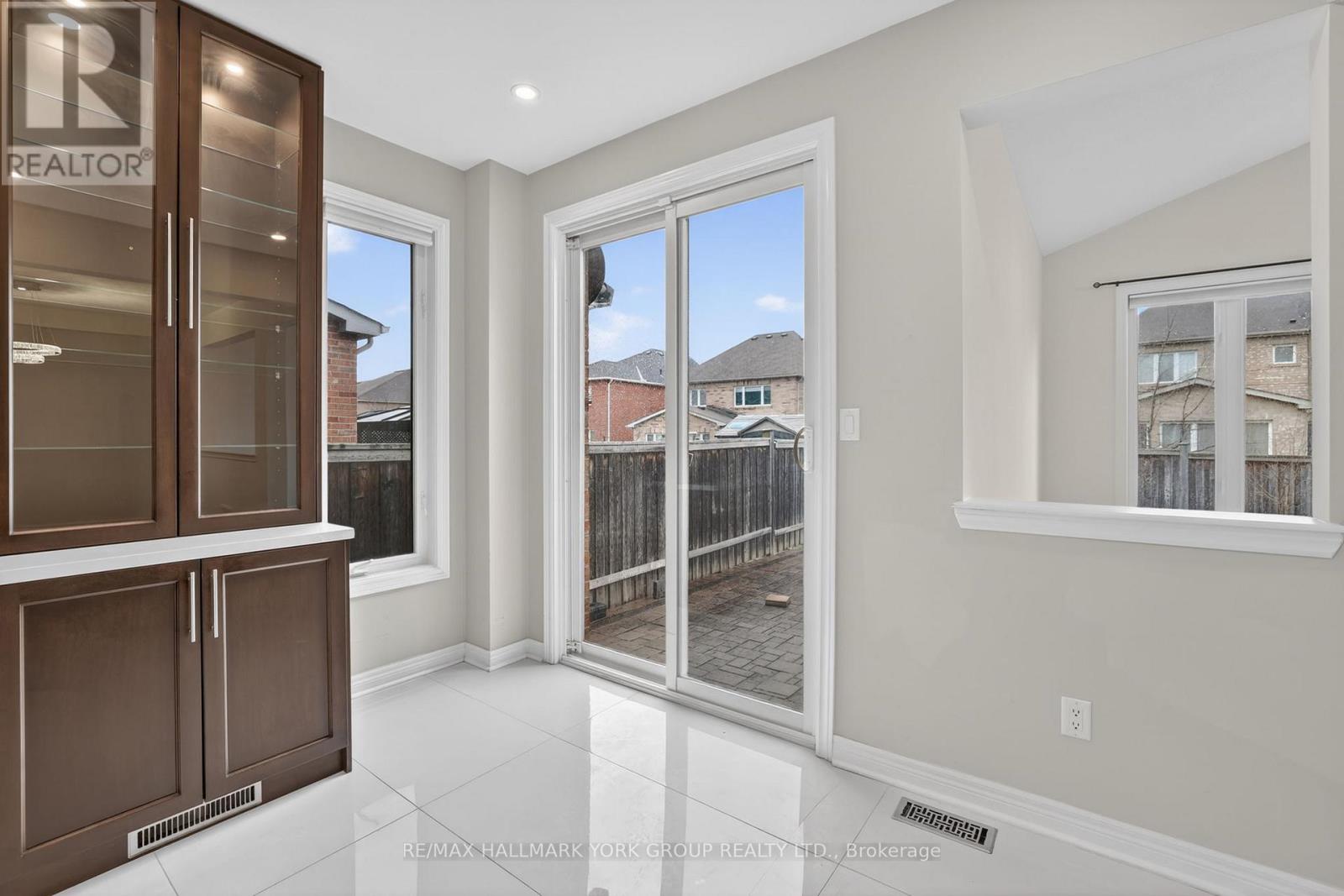 35 AMBERWING LANDING - 22