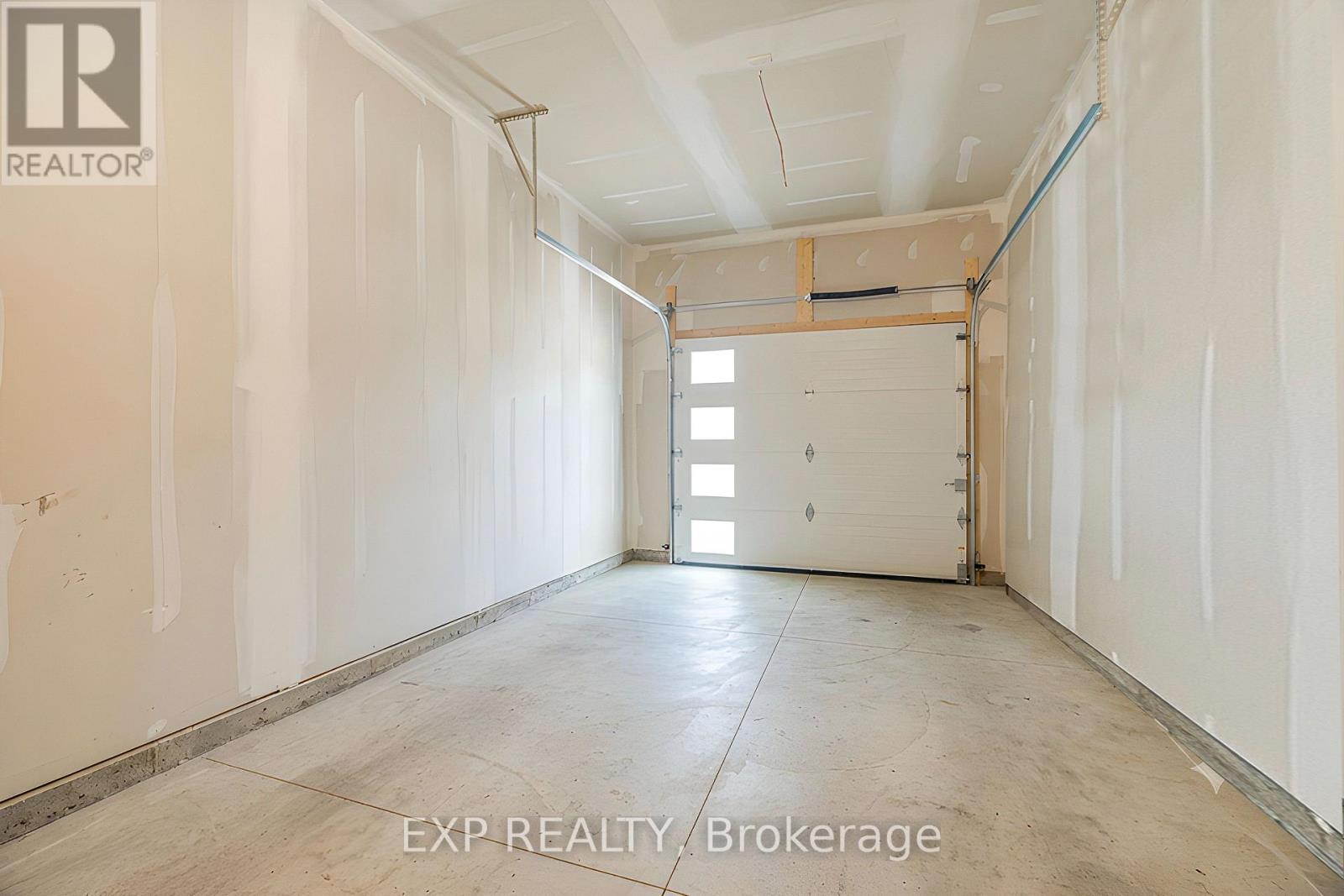 #28 5672 DORCHESTER ROAD - 31