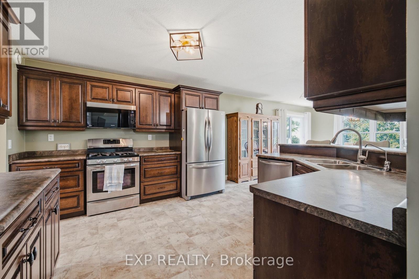 14 REGENCY DRIVE - 12