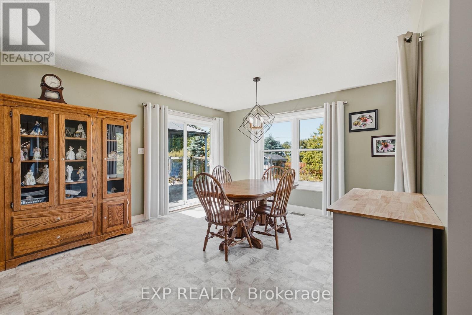 14 REGENCY DRIVE - 15