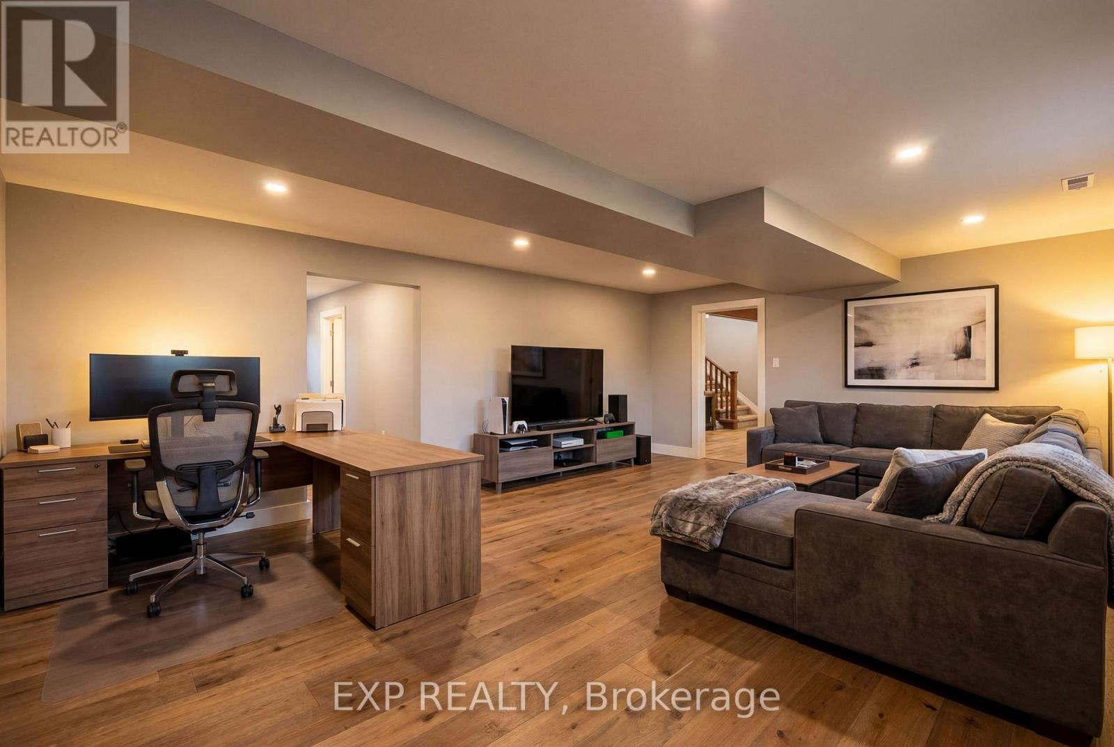14 REGENCY DRIVE - 26