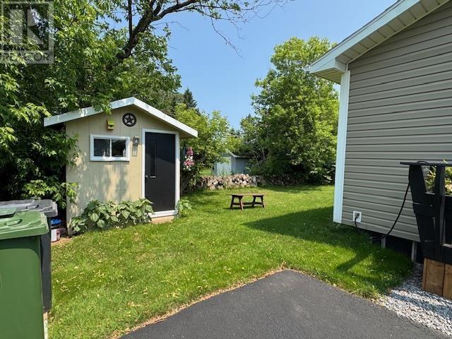 14 East Drive - 19