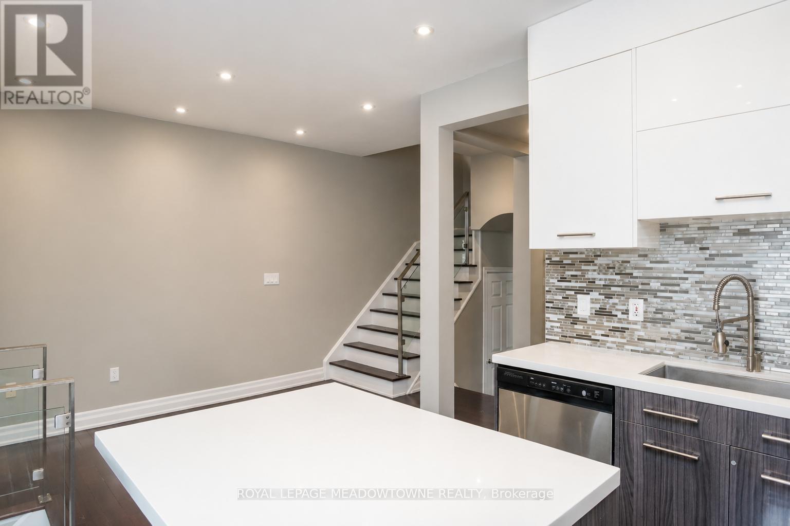 3486 EGLINTON AVENUE W - 16