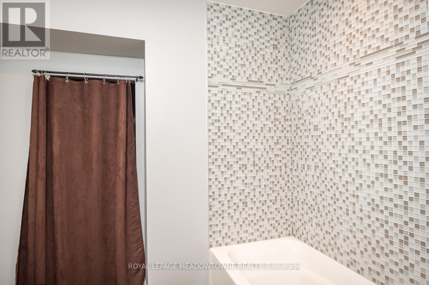 3486 EGLINTON AVENUE W - 35
