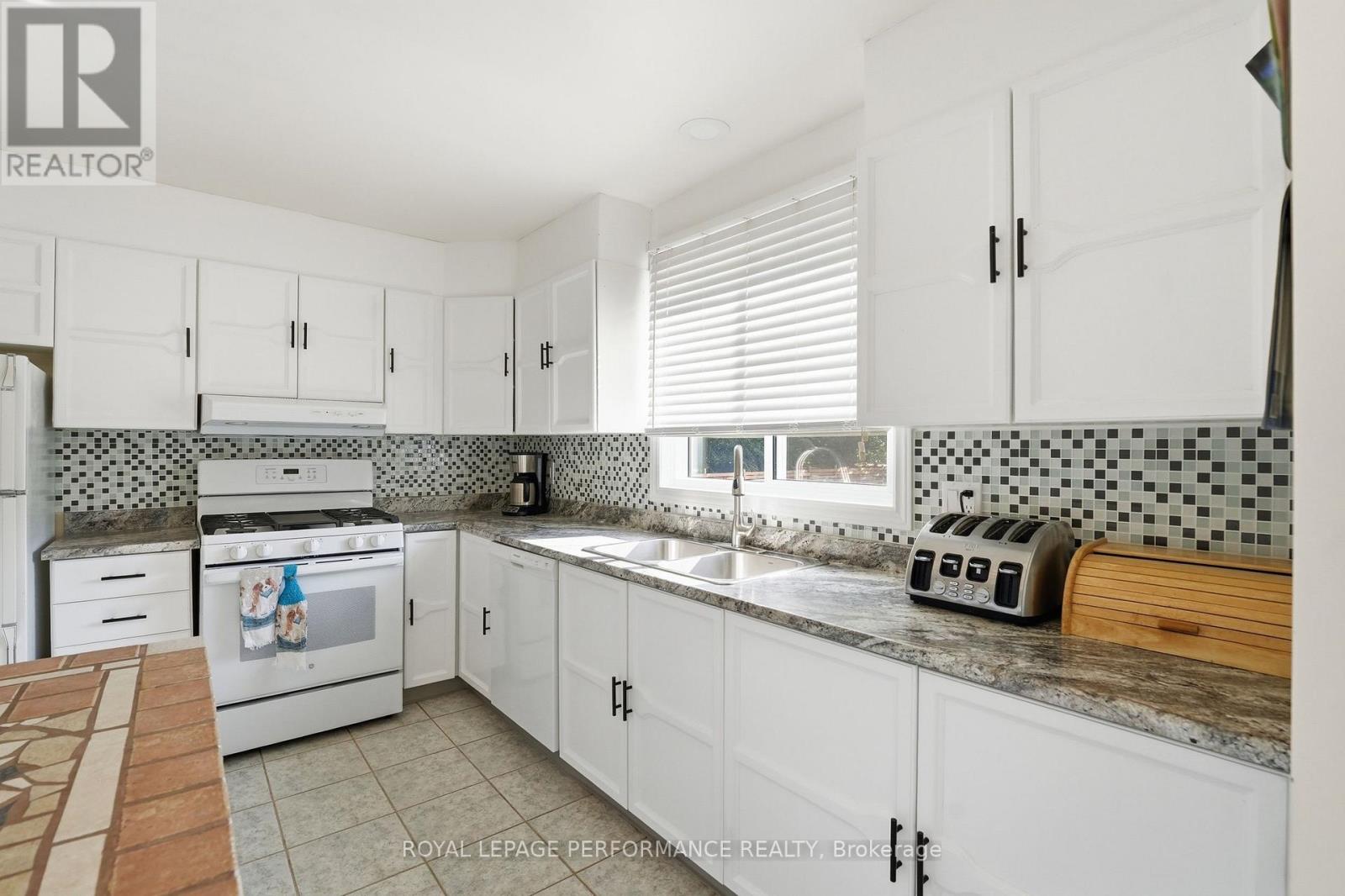 1084 Eadie Road