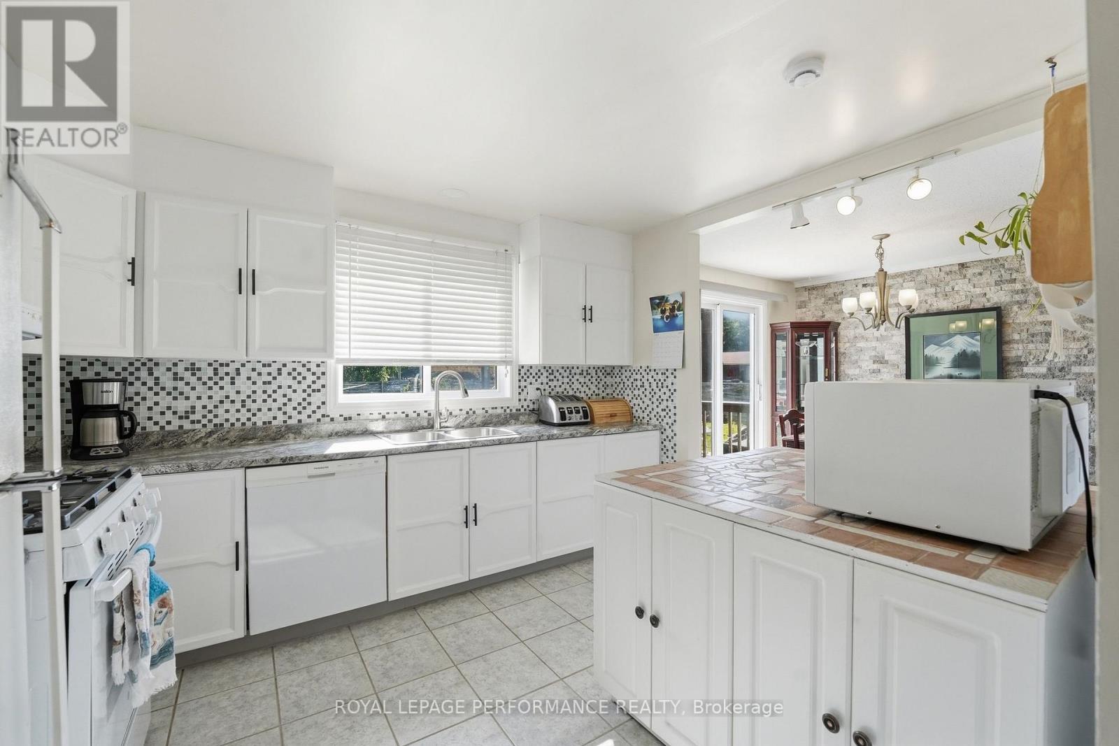 1084 Eadie Road