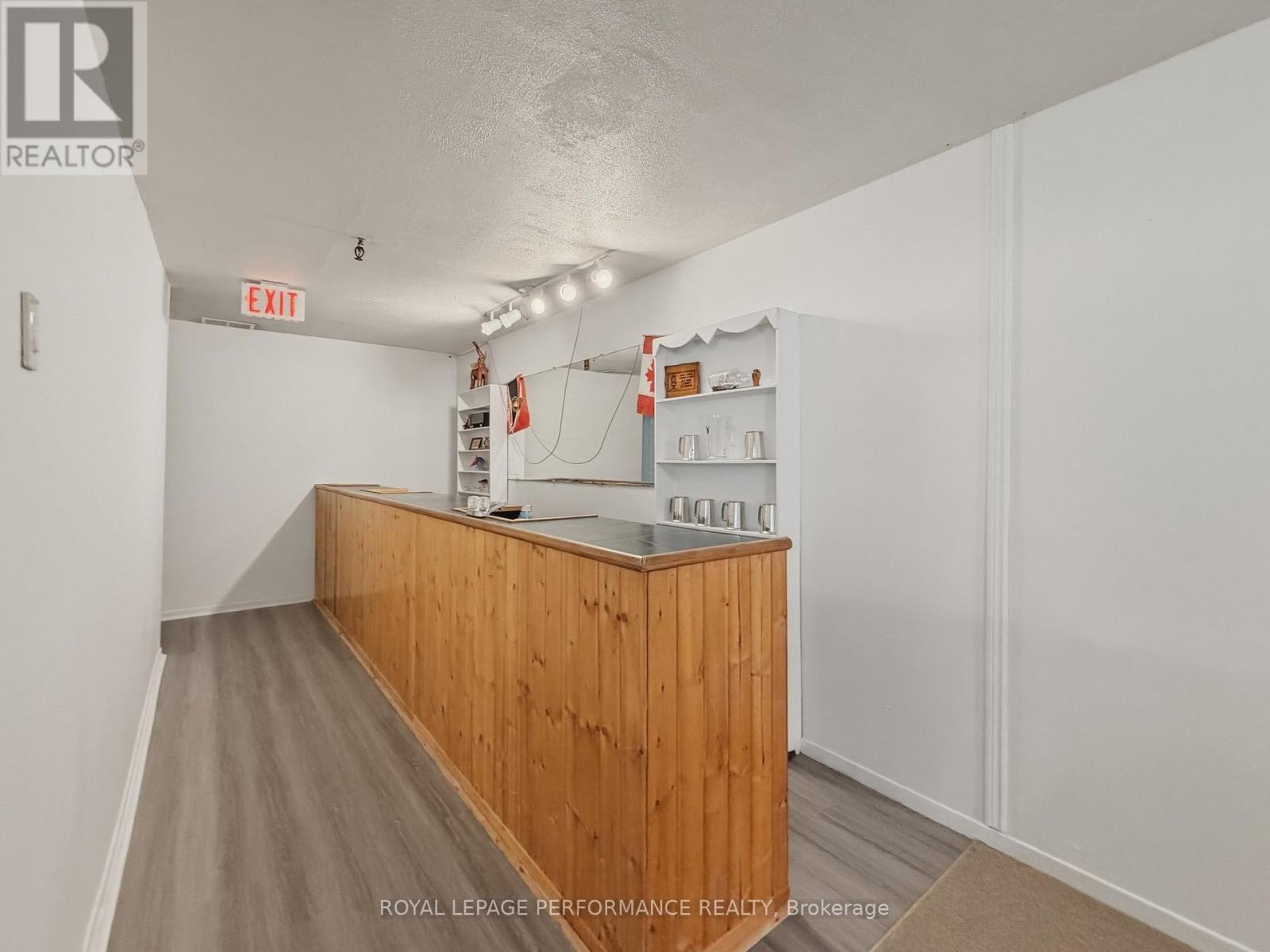 1084 Eadie Road