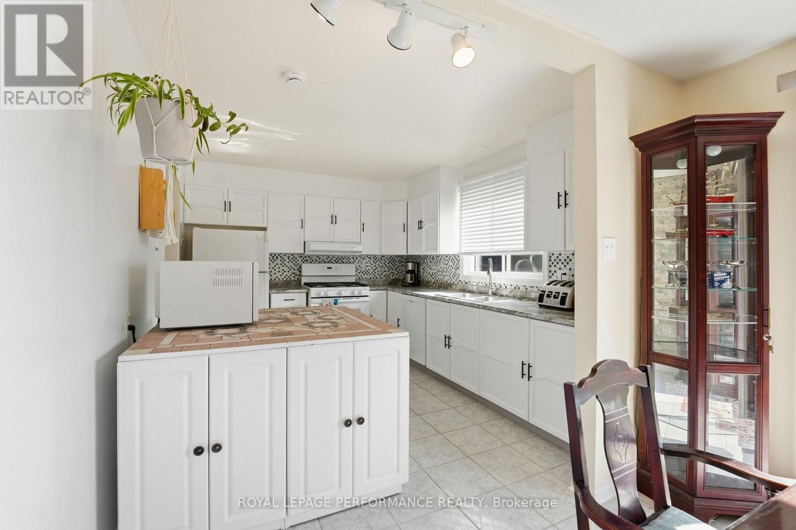 1084 Eadie Road