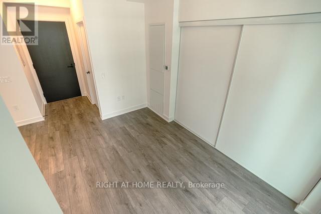 Front door/living