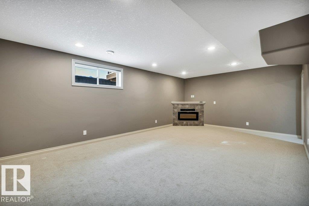 #17 12610 15 AV SW - 28