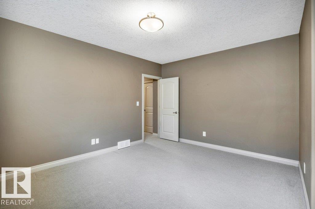 #17 12610 15 AV SW - 34