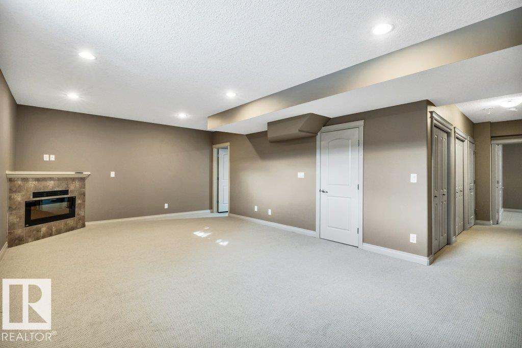 #17 12610 15 AV SW - 30