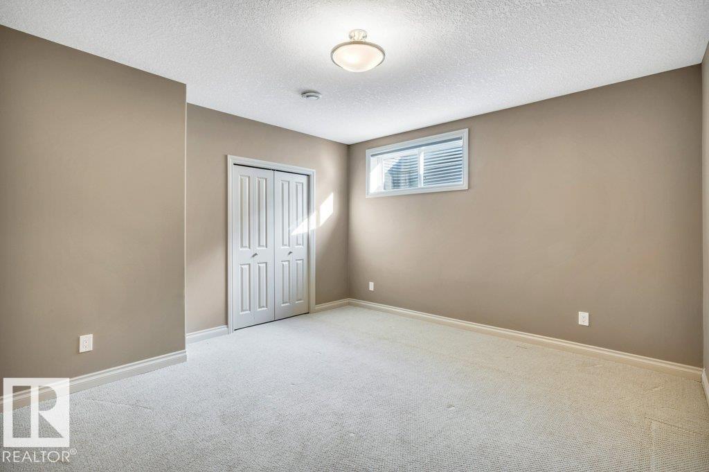 #17 12610 15 AV SW - 33