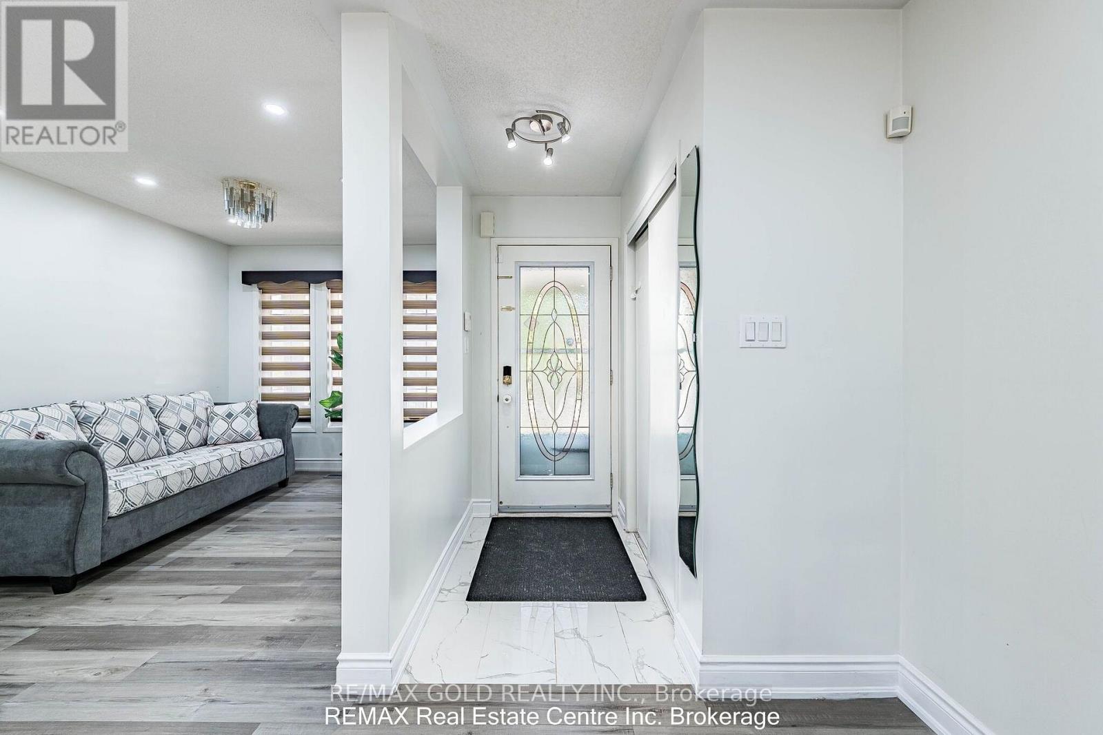 Main Floor Foy