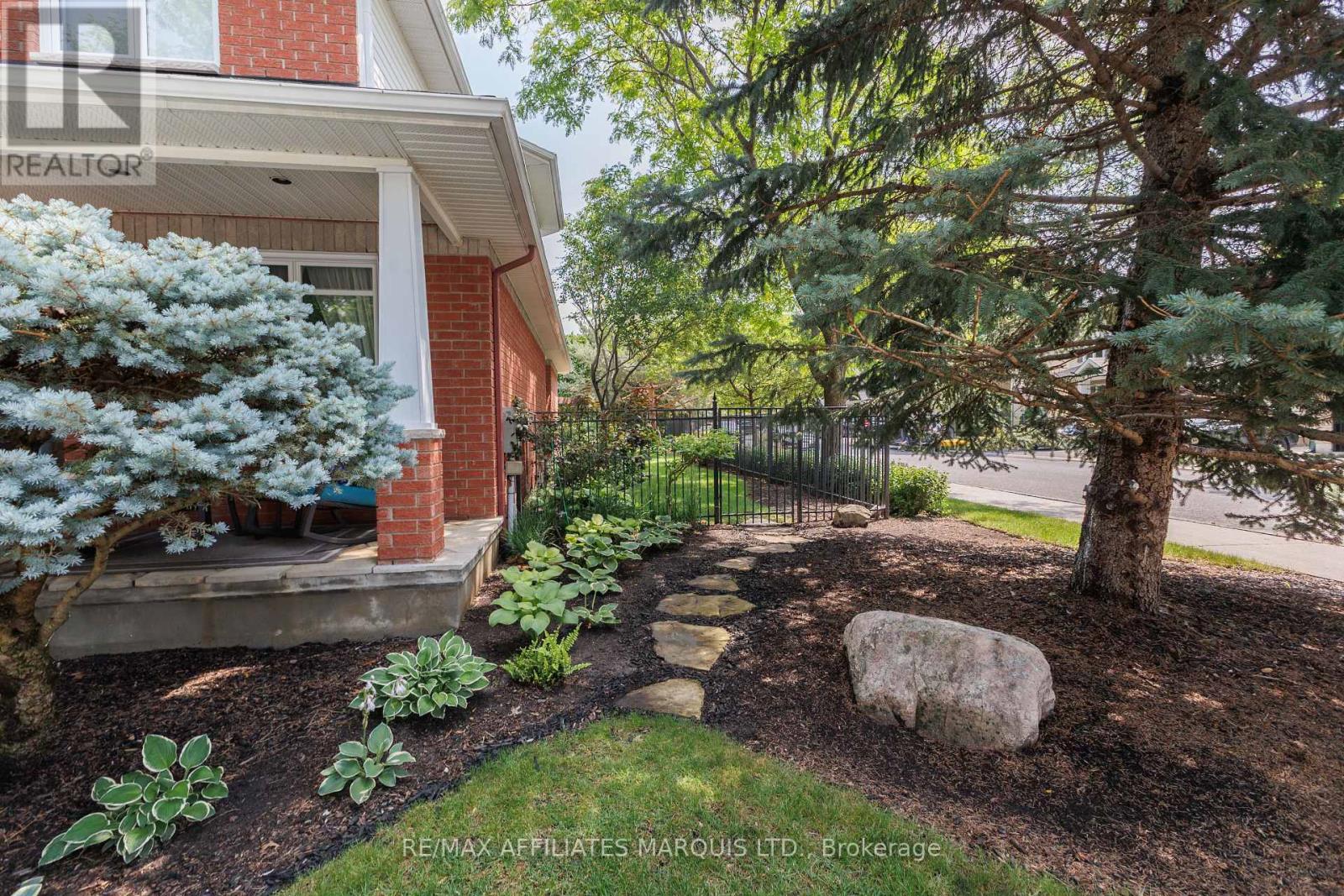 11 REDBRIDGE CRESCENT, Ottawa. Luxury613. By Peter Sagos - Image 5