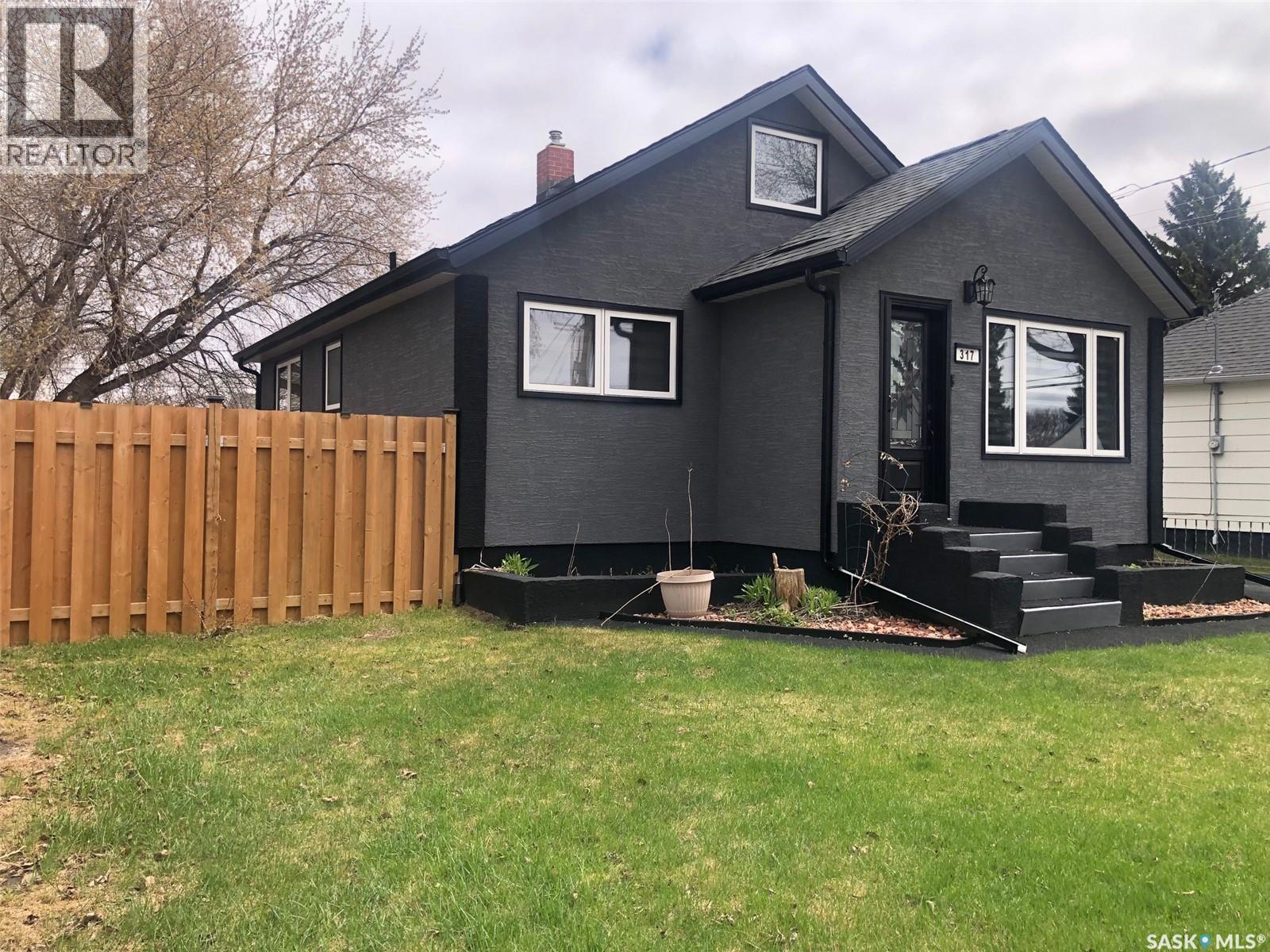 317 Maple AVENUE - 3