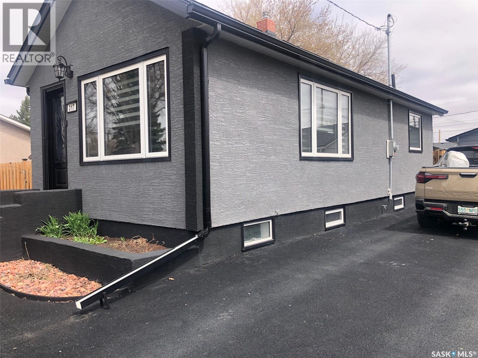 317 Maple AVENUE - 4
