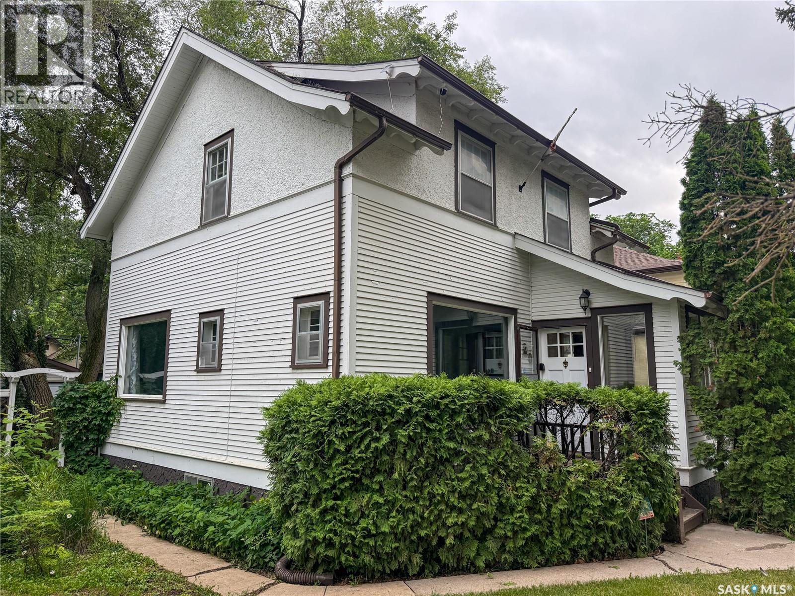 120 8th STREET E - 1