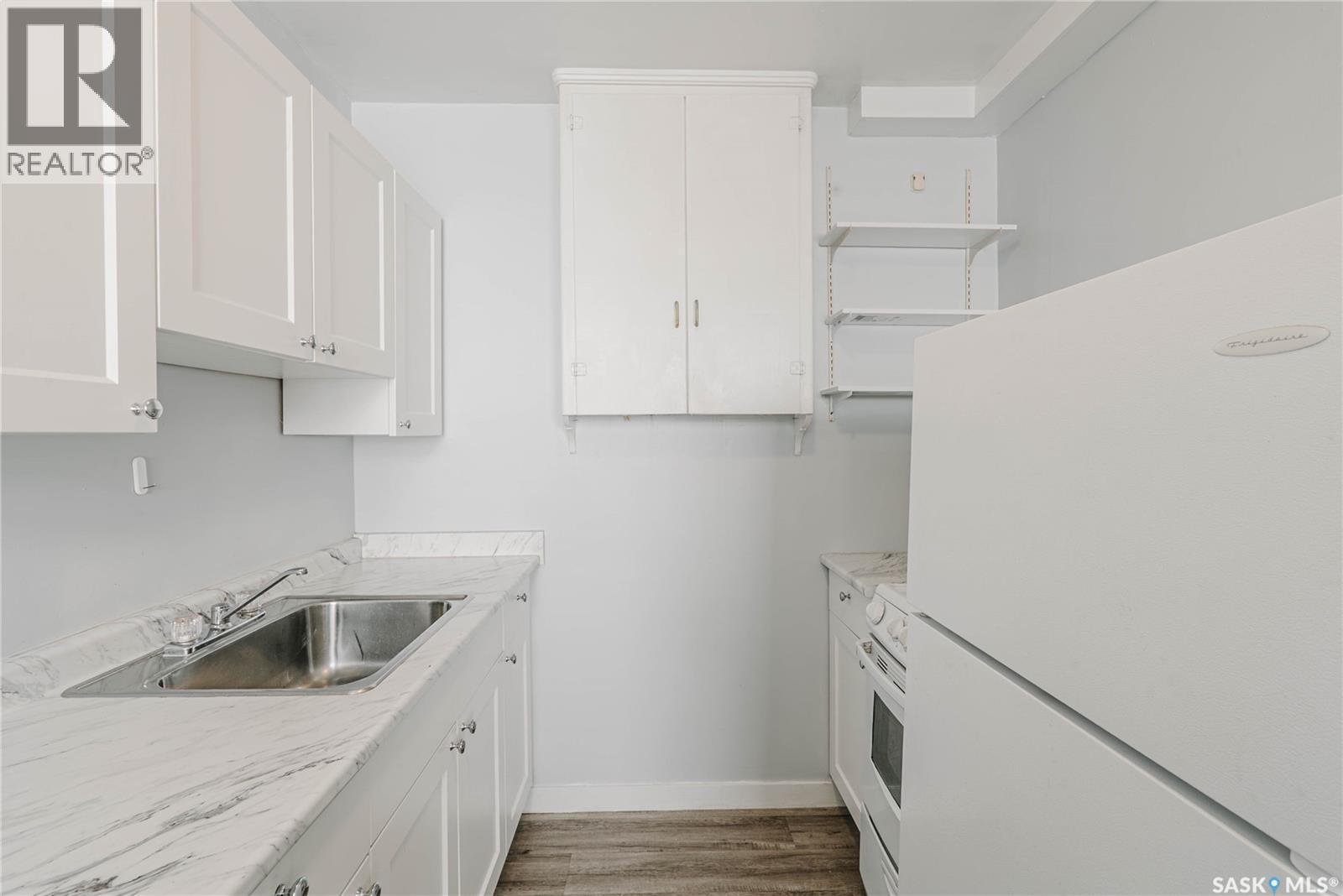 710 McPherson AVENUE - 32