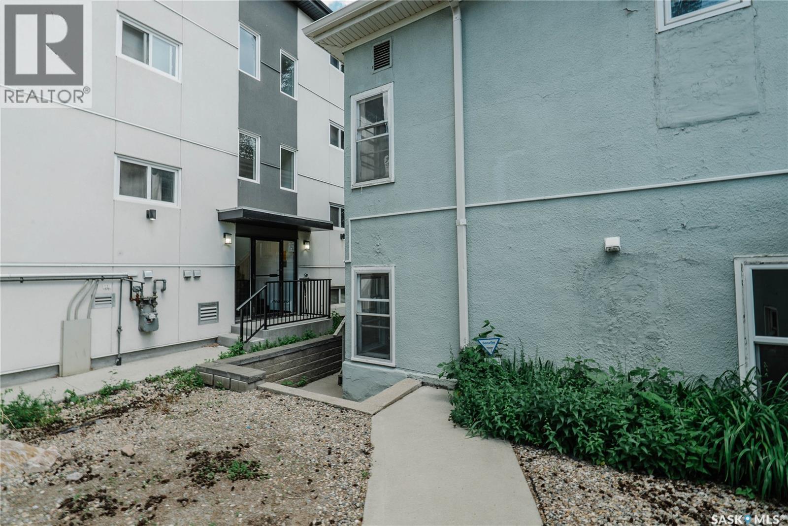 710 McPherson AVENUE - 66