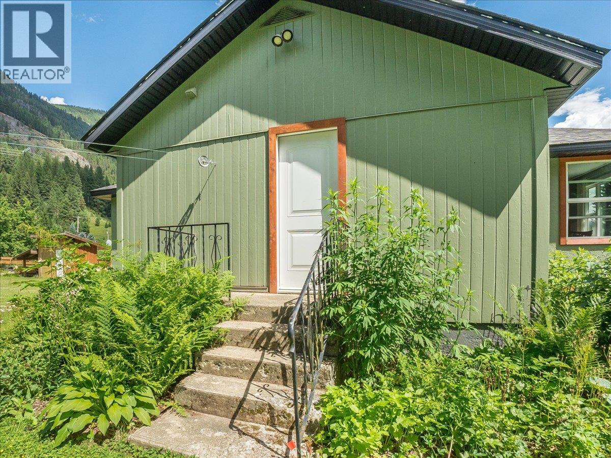 3177 SLOCAN PARK Road - 35