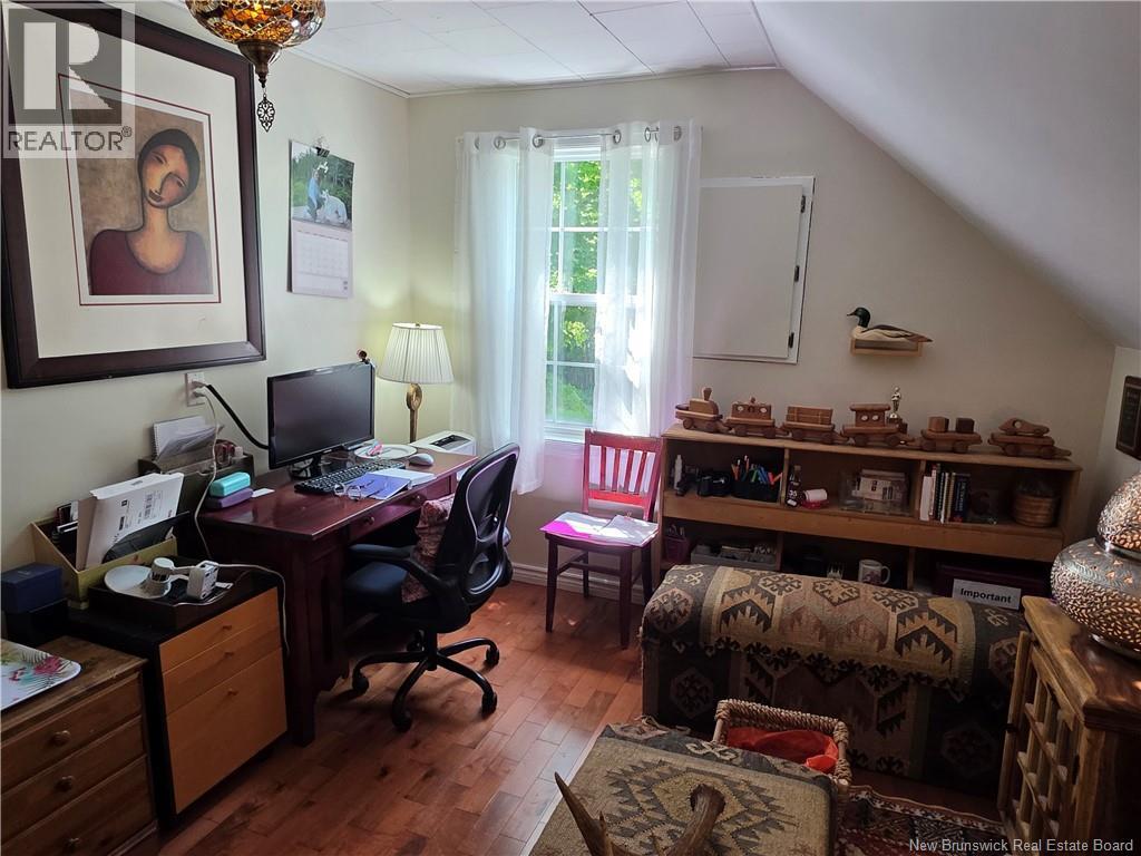 35 Queen West Street - 27