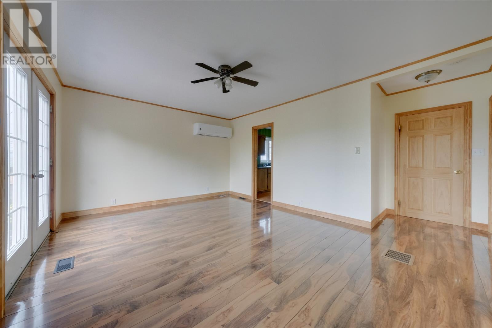 48 Washington Street - Image 4