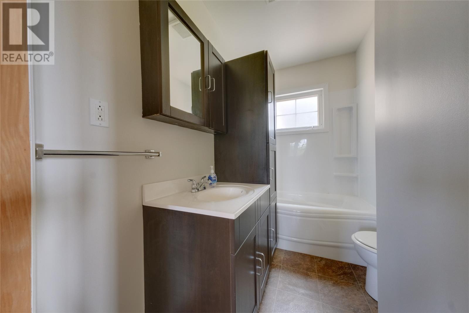48 Washington Street - Image 9