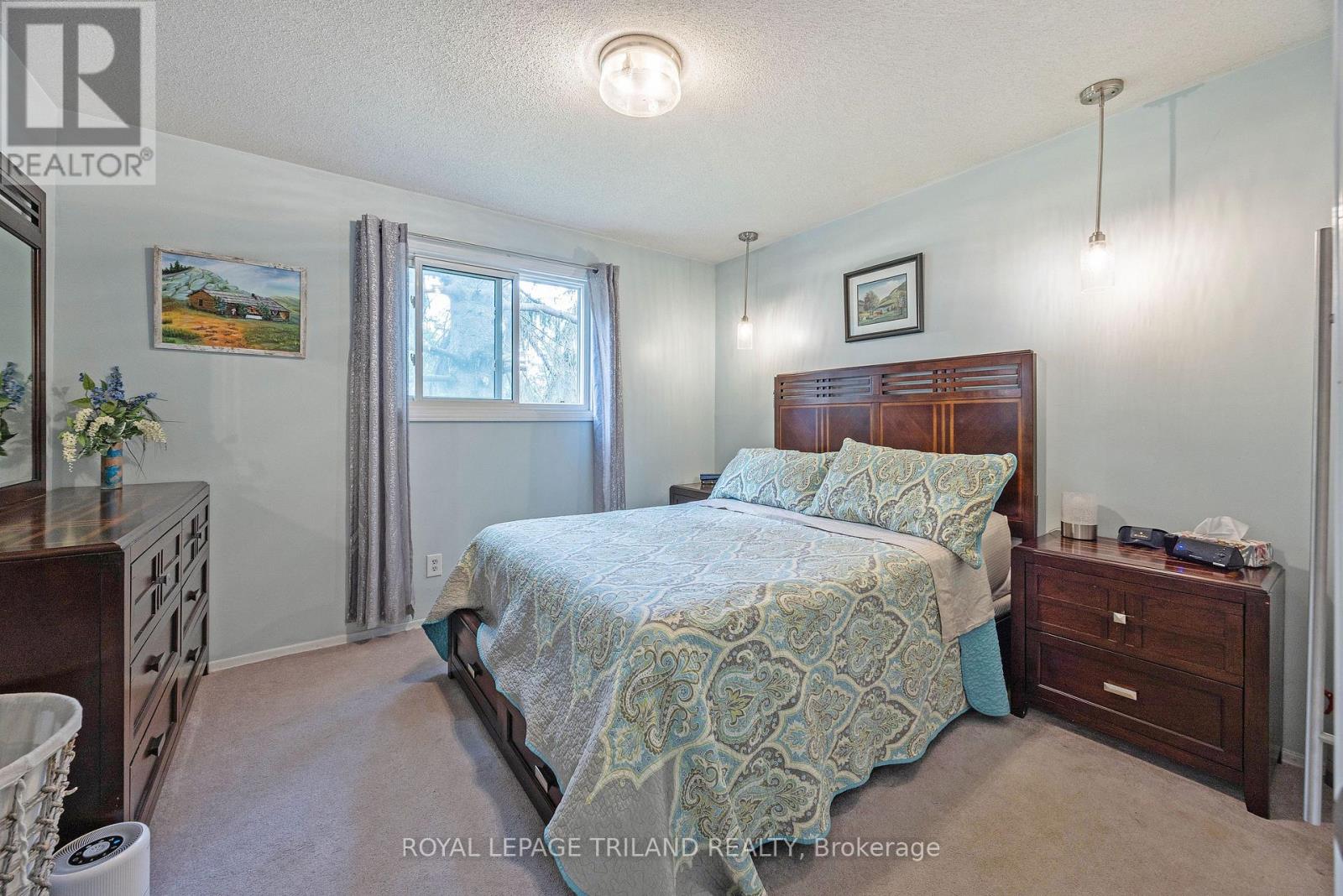 15 CONFEDERATION DRIVE - 13