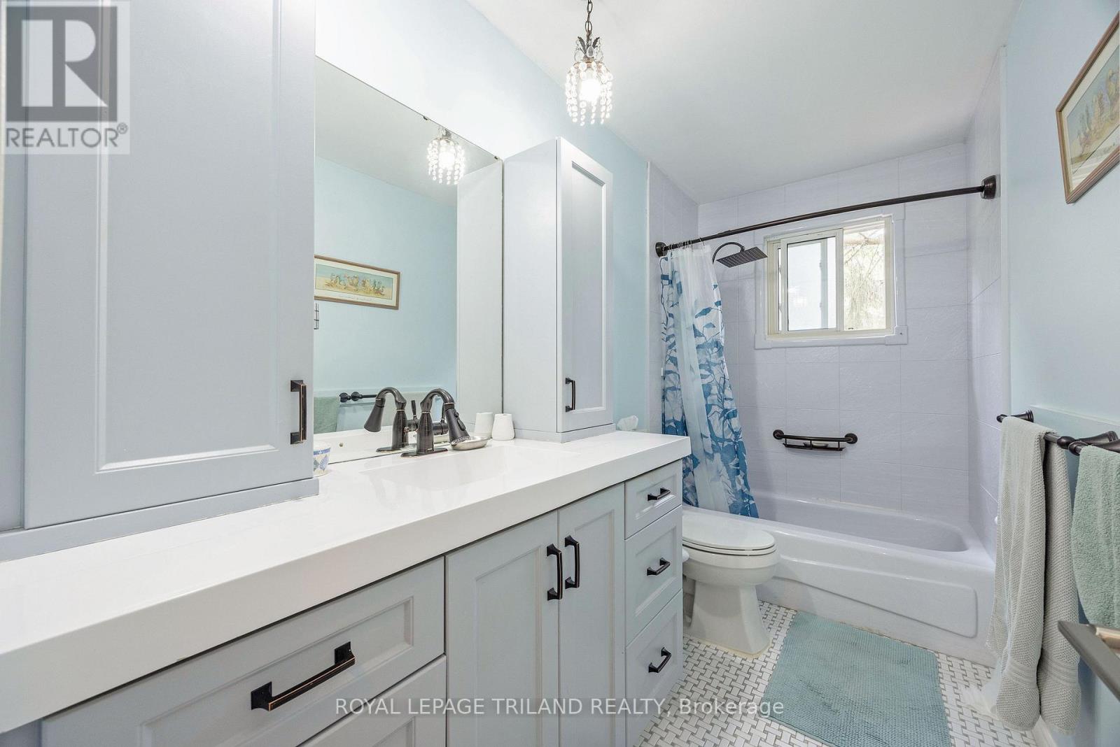 15 CONFEDERATION DRIVE - 16