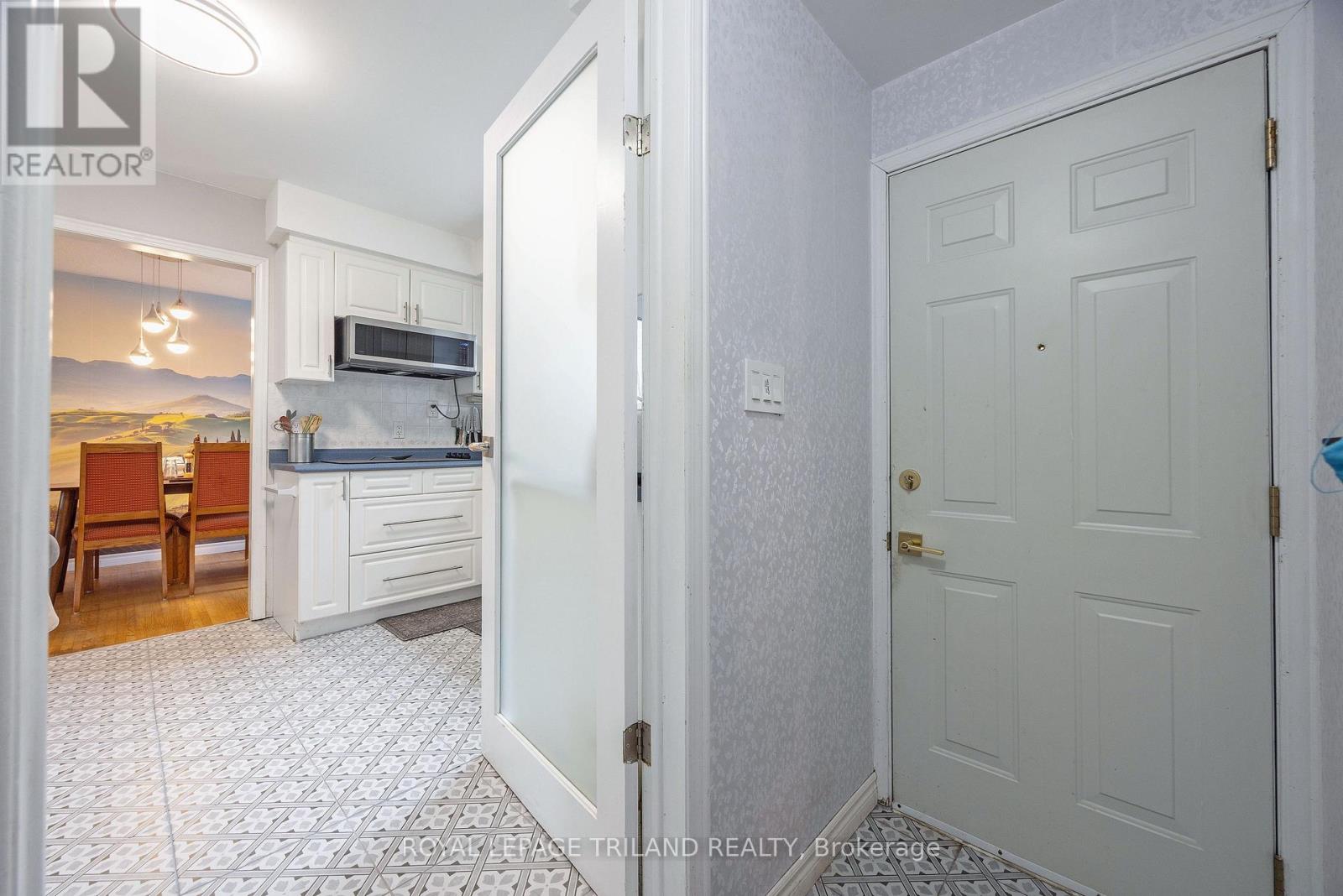 15 CONFEDERATION DRIVE - 18