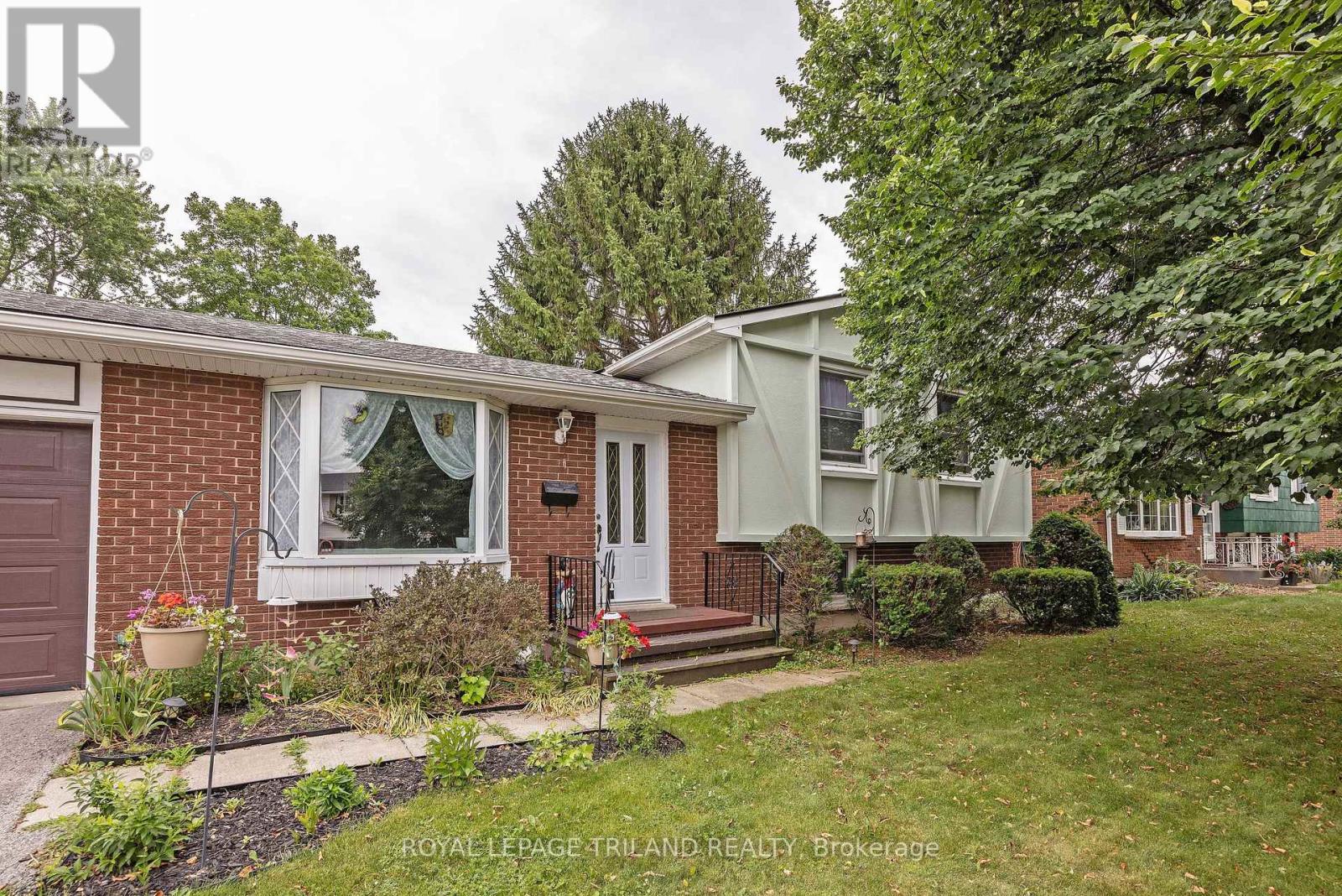 15 CONFEDERATION DRIVE - 2