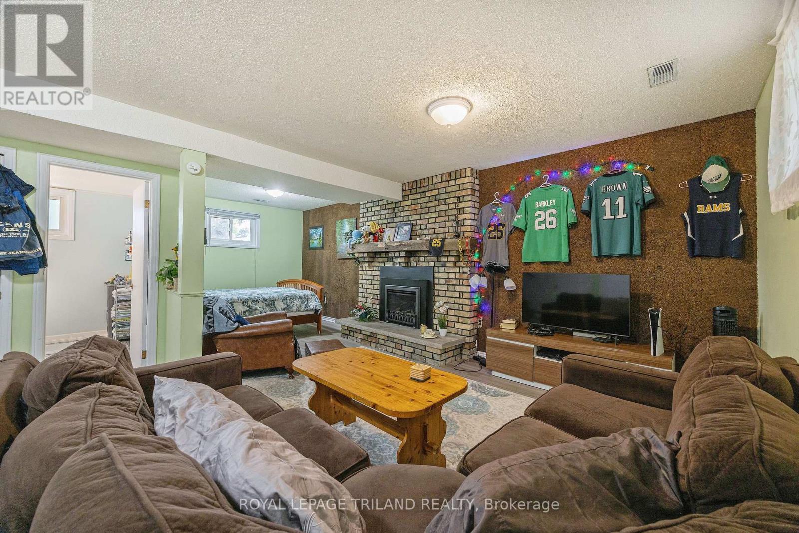 15 CONFEDERATION DRIVE - 20