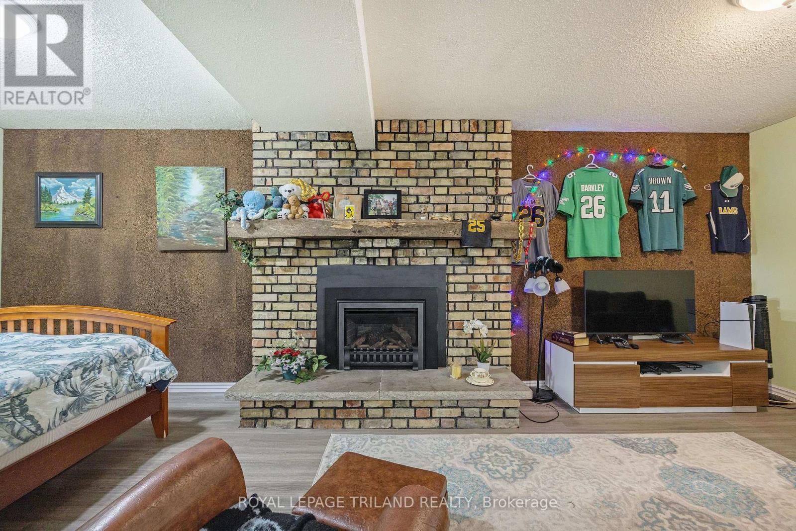 15 CONFEDERATION DRIVE - 21