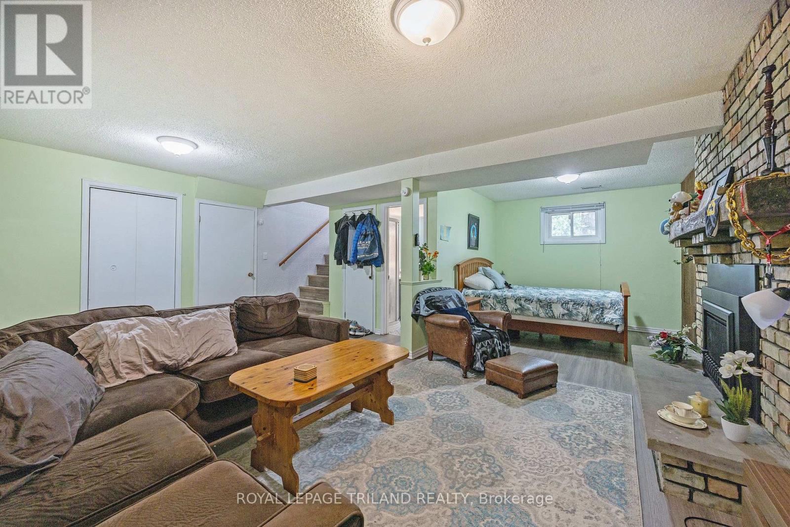 15 CONFEDERATION DRIVE - 22